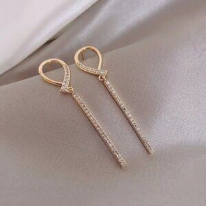 NEW Gold Rhinestone Stick Dangle Earrings